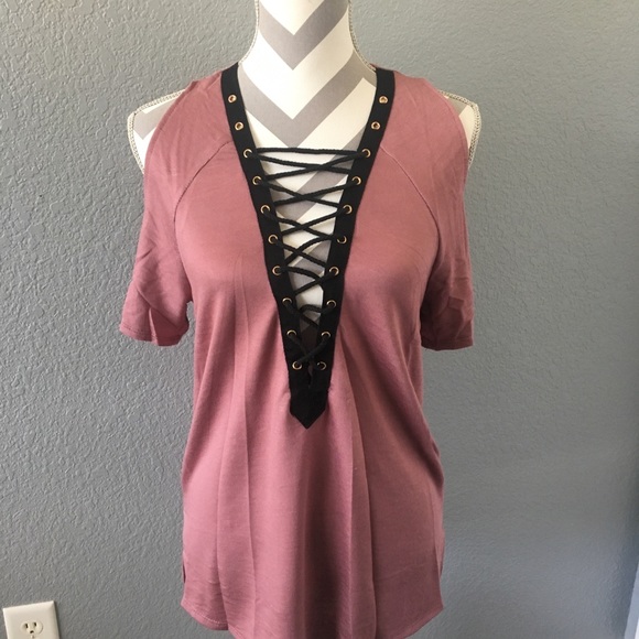 🎀1 SM LEFT🎀 Cold Shoulder Mauve Lace Up Top - Picture 4 of 7